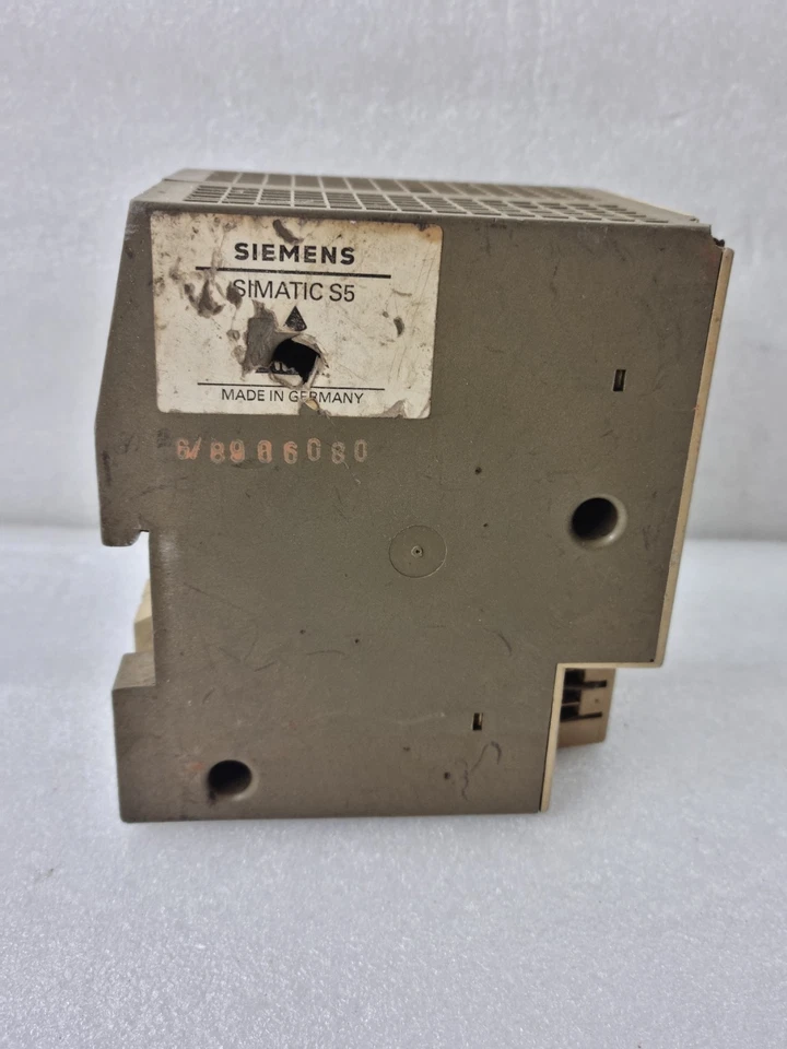 SIEMENS SIMATIC S5-100U CPU 100 6ES5100-8MA02 (ERROR)